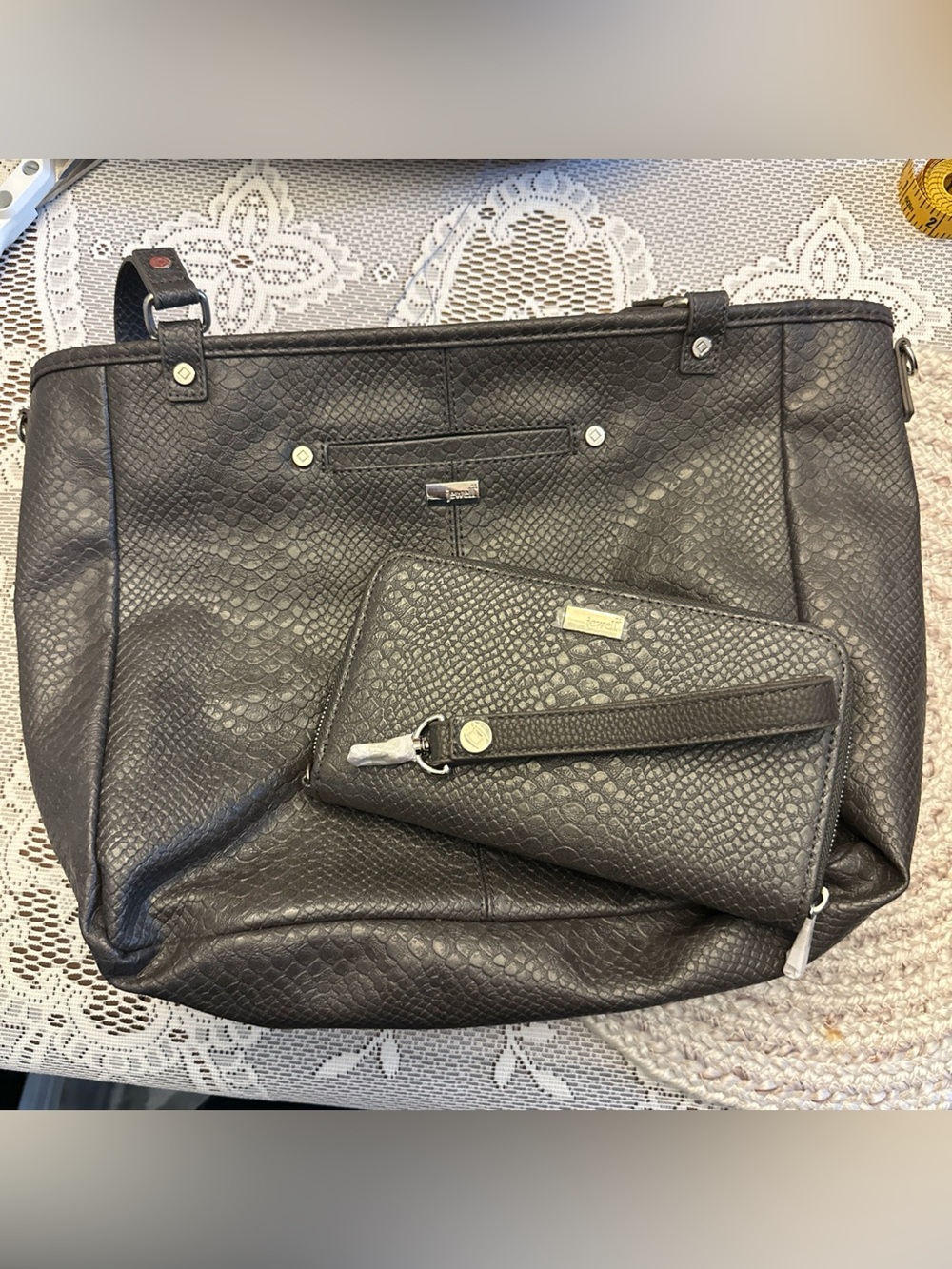 Thirty-One Jewell Townsfair ReversibleTote Bag with Matching Wallet